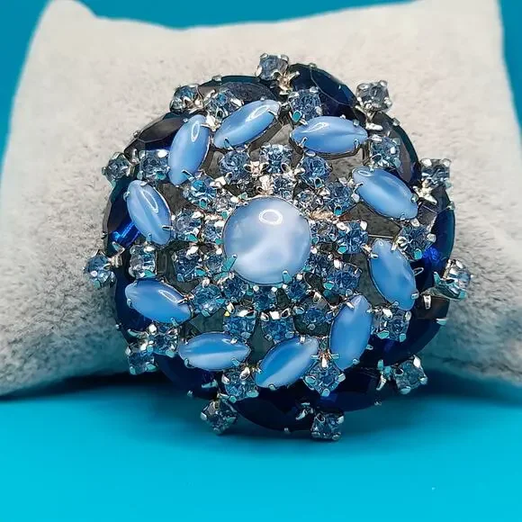 Vintage Blue Domed Rhinestone Brooch Light & Dark Blue Cabochon 1960s - Picture 10 of 11